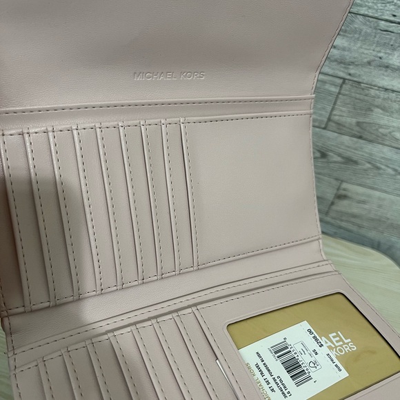 Michael Kors Quilted Powder Blush Trifold Wallet - Picture 4 of 6